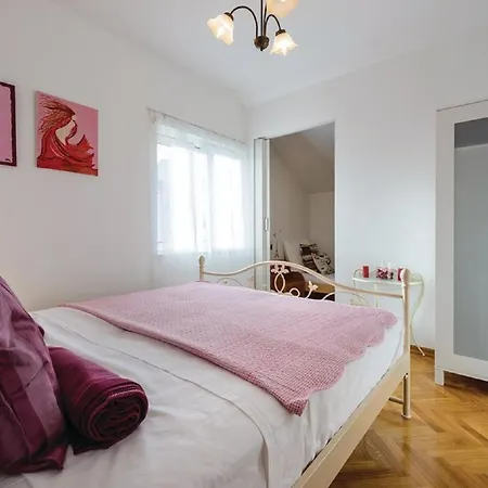 Apartment Luka *